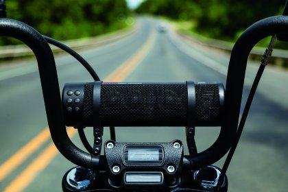 Kuryakyn RoadThunder Sound Bar Plus by MTX Satin Black 2720